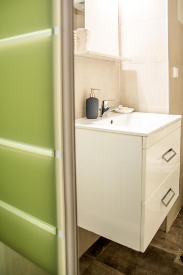 אתונה Ermou 18 Mosaics Boutique Apartment מראה חיצוני תמונה